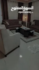  8 طقم كنب بني في بيج  7 مقاعد شبه جديد استعمال بسيط البيع بداعي السفر.