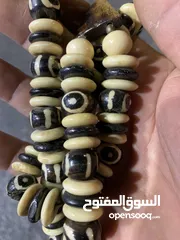  3 عقد  عظم  الون الابيض والبني