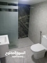  12 شقه ارضيه للايجار