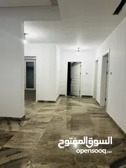  7 شقة للبيع في بن عاشور شارع جرابة تشطيب حديث مساحة 430م