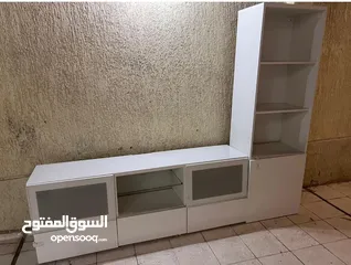  3 للبيع كراسي نظيفة و للبيع طاولات وللبيع كبت تلفزيون