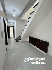  18 شقة ثالث مع روف في ضاحية الياسمين بتشطيب مميز