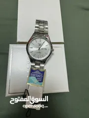  2 New watch seiko un used with box