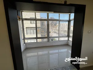  2 مكتب 100م فارغ للإيجار في شارع مكة بجانب الضمان الاجتماعي على الشارع الرئيسي