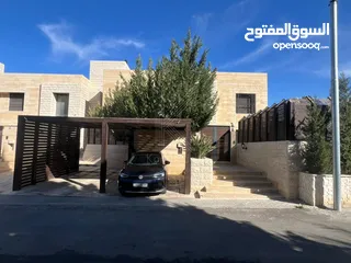  3 فيلا حديثة متلاصقة للبيع في دابوق