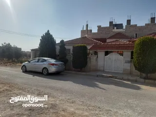  15 منزل (شبه فيلا) للبيع اربد (حوارة)
