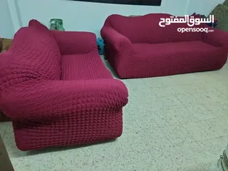  1 طقم كنب مستعمل مع طربزتين وجرةمزهرية  7 مقاعد ثلاثية ثنائية مفردتين  ما فيه ولا اشي حتى الاسفنج منيح