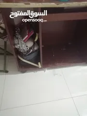 4 طاوله مكتب تصلح للدرسه تصلح ايضا طاوله كمبيوتر. لها ثلاثه جرارات