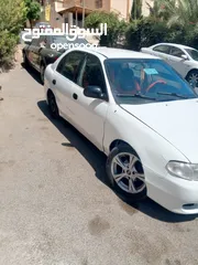  4 هيونداي اكسنت لون ابيض للبيع خالي قص قلبان والسعر قابل للتفاوش بشيء بسيط