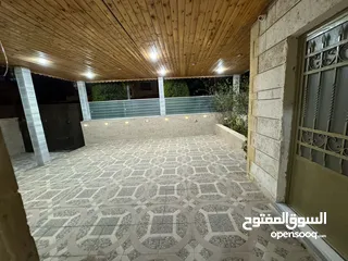  3 شقة أرضية سوبر ديلوكس مع ترس وكراج خاص منطقة جميله وقريبة من الأسواق والخدمات 3 مداخل