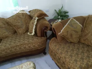  6 طقم كنب مستعمل بحالة الجديد خليجي مع طقم طاولات وسط