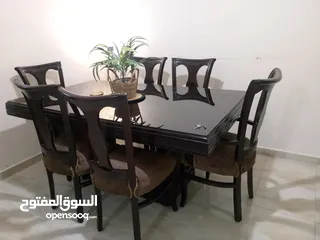  1 غرفة نوم وطاولة سفرة و سجاد و مروحة للبيع