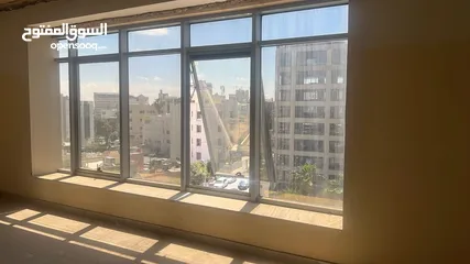  5 عياده للايجار بمساحة 108 متر مع منطر  جميل