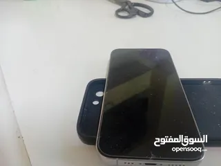  5 ايفون 12 pro البطارية 88 الأصلية الجهاز نفظيف وسريع وفيس إيدي شغال ميه بالميه بس مشعور الباك الخلفي
