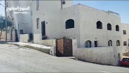  7 منزل مكون من 3 طوابق في أجمل مناطق حي عدن في جبل النصر للبيع