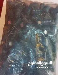  3 مكثفات  ومقاومات كربونية