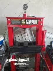  7 مركز لتصليح السيارات هايبر وبنزين للبيع