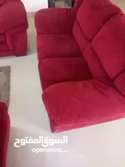  4 طقم كنب امريكي من ashley  مكون من 7 مقاعد  استخدام شهر واحد فقط للبيع بشكل مستعجل