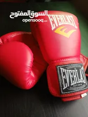  11 كفوف EVERLAST الأصلية استعمال خفيف جدا جدا بحالة الوكالة للبوكسينغ و الكثيير من الرياضات ...........
