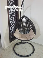  2 مرجيحة مستعملة بحالة ممتازة للبيع بسعر 400 شيكل  طاولة مع 4 طربيزات بسعر 300 شيكل  مزنون بسعر 300