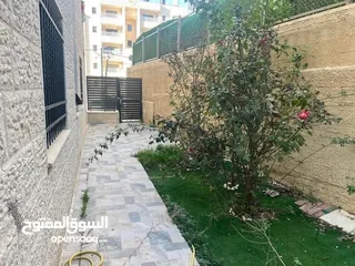  6 شقه للبيع مع حديقه في الطبره