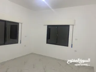  16 بيت للبيع يحوي على شقتين كل شقه لها سطحها الخاص بقوشان منفصل