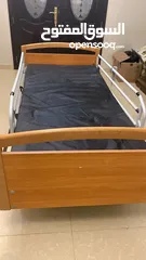  4 سرير للمرضى
