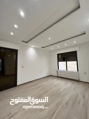  12 ارضية مع ترس و فير بليس بتشطيب مميز في طريق المطار الحويطي خلف المدارس العالمية