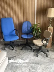  3 طاوله مستطيل مع طاوله زاويه يمكن الحاقها بها كما في الصوره كراسي بعجال عدد 3  كراسي بلاستيك عدد 12