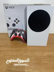  1 Xbox series s مع شاشة وماوس وكيبورد بحالة ممتازة جدا