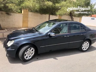  4 مرسيدس C200 فحص كامل للبيع موديل 2004 لون كحلي