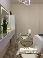  1 صالون سيدات شبه جديد بكامل معداته للبيع بسعر مغري جدا جدا جدا