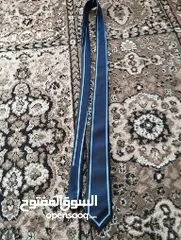  2 غرافتين واحدة صغيرة ذات لون اسود وواحدة زرقاء لارج بطول 151 سم