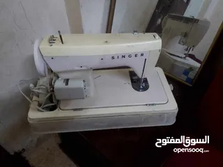  1 ماكينة خياطة سنجر بحالة جيدة