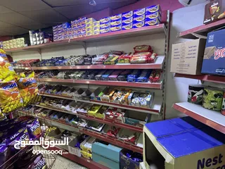  5 سوبر ماركت للبيع  قائم بموقع مميز وحيوي وسكني ودوائر حكوميه ومدرسه وبجواره 7 مصانع