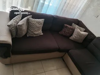  1 طقم كنب كورنر بحالة ممتازة استعمال  خفيف قماش ثقيل  تفصيل سفنج عالي خشب تقيل