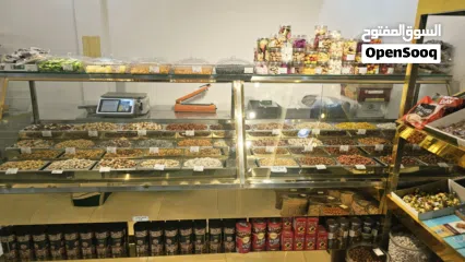  1 معرض مكسرات جاهز بالكامل”