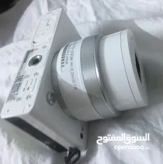  7 كامرة نيكون 1 بيضاء مستخدمة 5بالمية تقريبا بس كم صورة ماخذه بيها اخت الجديدة  من اوربا مو من العراق