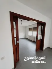  16 للبيع شقة في عمان الدوار الرابع شارع الخالدي الطبي تصلح لكافة الاستثمارات الطبية والتجارية موقع حيوي