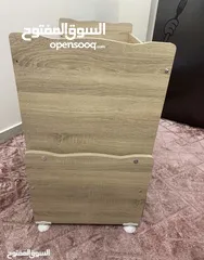  7 تخت بيبي هزاز مع وحدة تخزين اسفل التخت مع فرشة خشب تركي شبه جديد استخدام قليل جدا الخشب ولا خدش