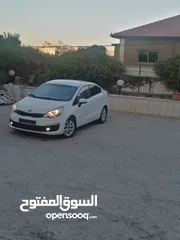  2 كيا ريو / موديل 2017 / بنزين / ماتور 1400 / عداد قليل / فحص نخب