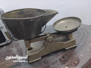  23 تحف ونحاسيات