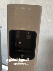  1 كولر ماء لون ابيض قاروة داخلية