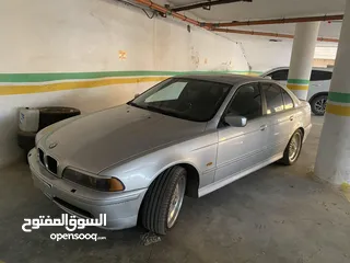  2 BMW 525 2002