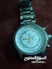  5 ساعة بريتلينغ مصنوعة في سويسرا، حيث تُعتبر سويسرا مركزًا لصناعة الساعات الفاخرة. تستخدم العلامة التج