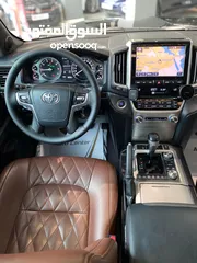 7 Toyota Land Cruiser VXS Black Edition