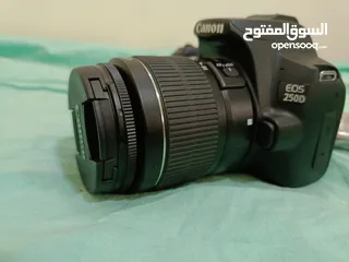  1 كاميرا كانون 250D