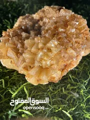  1 حجر طبيعي نادر – كالسيت عسلي بتكوين مشترك مع دروزي كوارتز