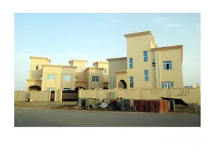  10 مجمع سكني للايجار (6 ڤلل) في موقع استراتيجي بسور آل حديد (السيب)
