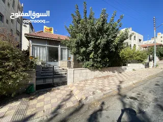 1 شبه فيلا موقع مميز جداً
